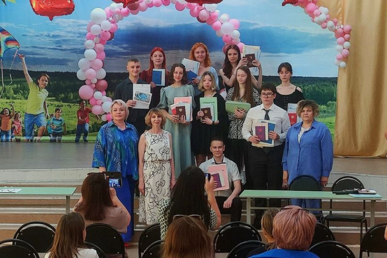 Торжественное вручение аттестов.